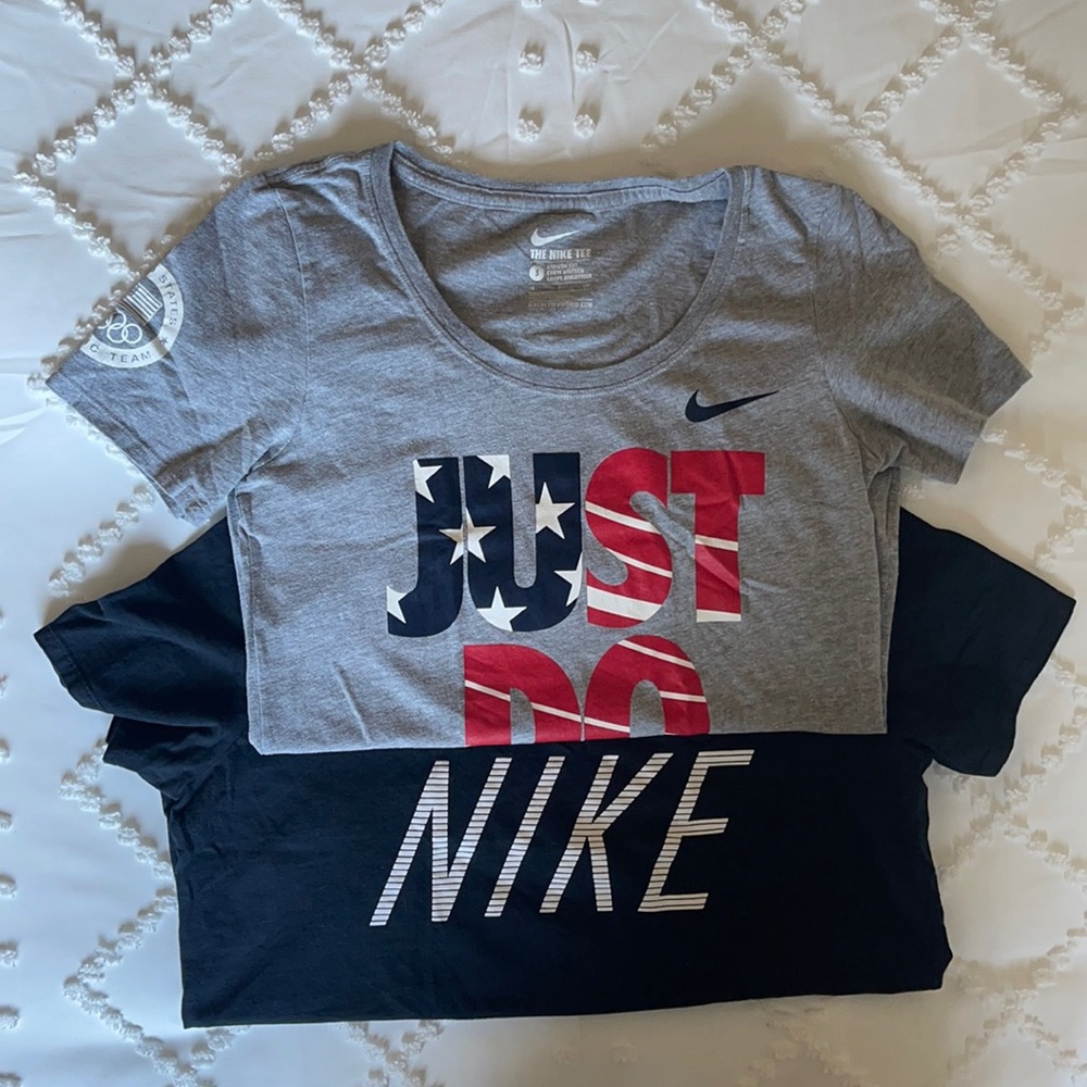 Nike Tee Bundle Women’s small & medium